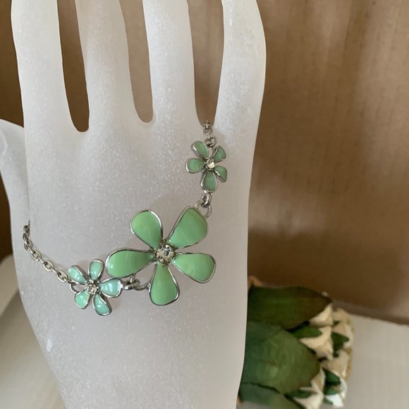 NWOT Green Enamel Flower Bracelet - Picture 3 of 5
